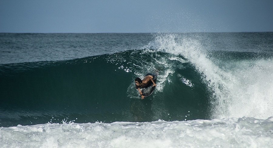 Kostarika - Puerto Viejo - Místo surfu si můžete půjčit boogie a blbnout ve vlnách vleže